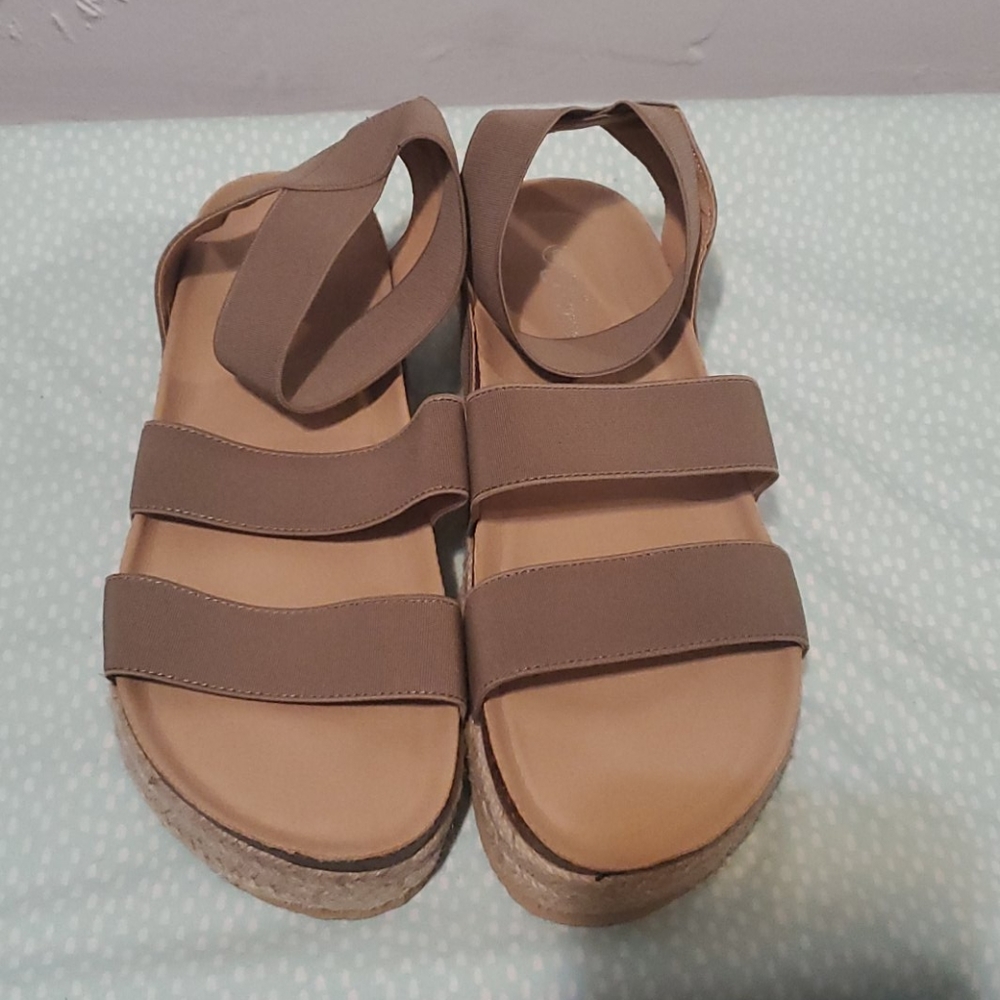 Forever women sandals size 8